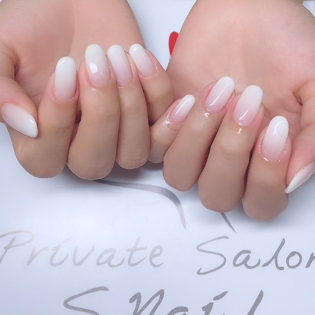 シンプルジェル　乳白色のグラデーション🤍🤍🤍ムラなく艶々な綺麗なお仕上がりに🥺！ ネイルサロン エスネイル Private Salon S.Nail