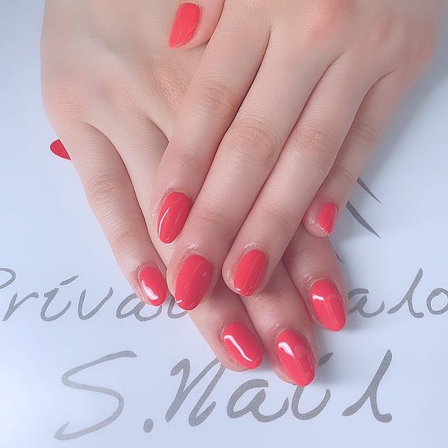 ✦••ワンカラー••✦ お肌が綺麗に見える夏の赤カラーです❤️✨✨ ネイルサロン エスネイル Private Salon S.Nail