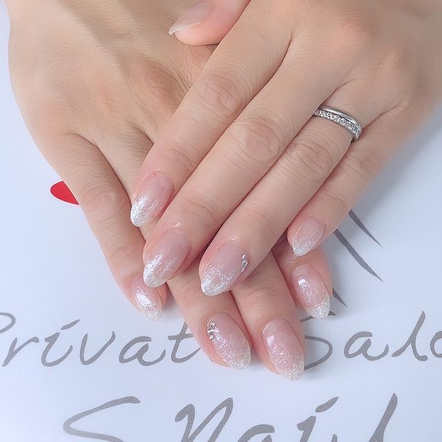 Simple gel ホワイトラメグラデーション🤍✨✨ ネイルサロン エスネイル Private Salon S.Nail