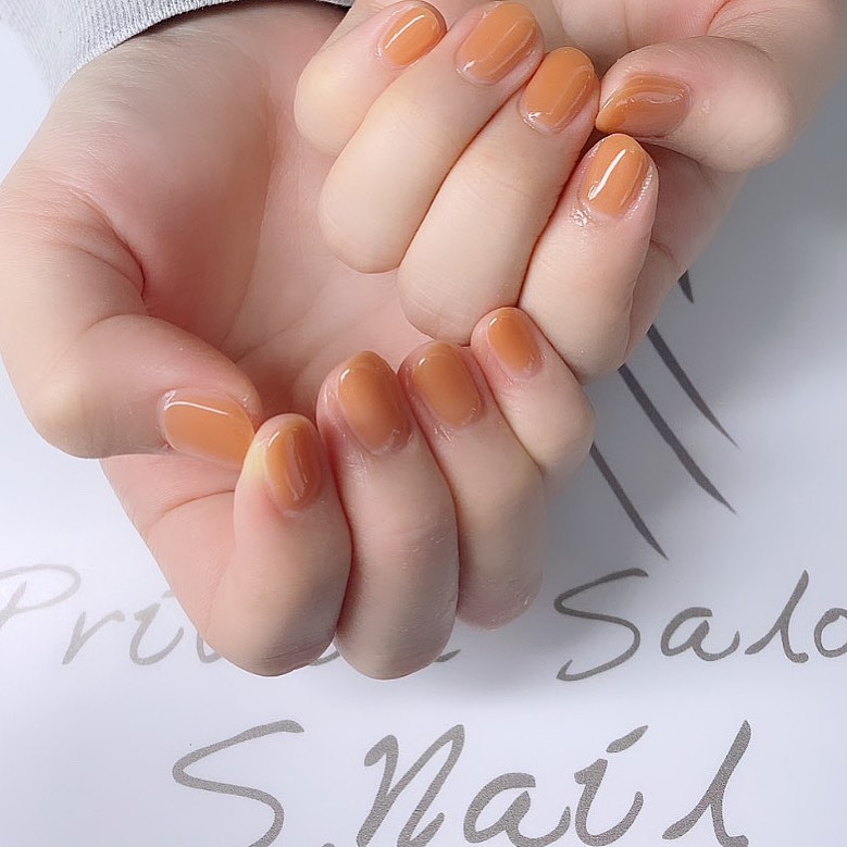 One color つやつやな秋のオレンジカラー🍊♡ ネイルサロン エスネイル Private Salon S.Nail