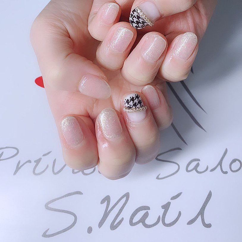 Simple gel アートは千鳥柄フレンチにチェーン⛓🖤✨ ネイルサロン エスネイル Private Salon S.Nail