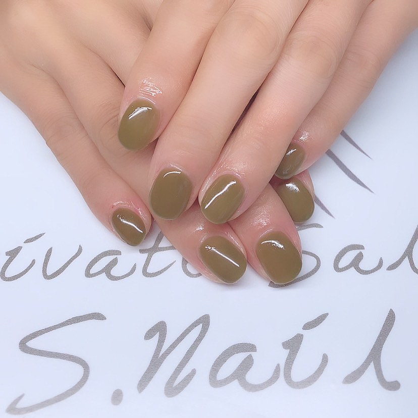 One color 先取り秋のカーキカラー🌿 ネイルサロン エスネイル Private Salon S.Nail