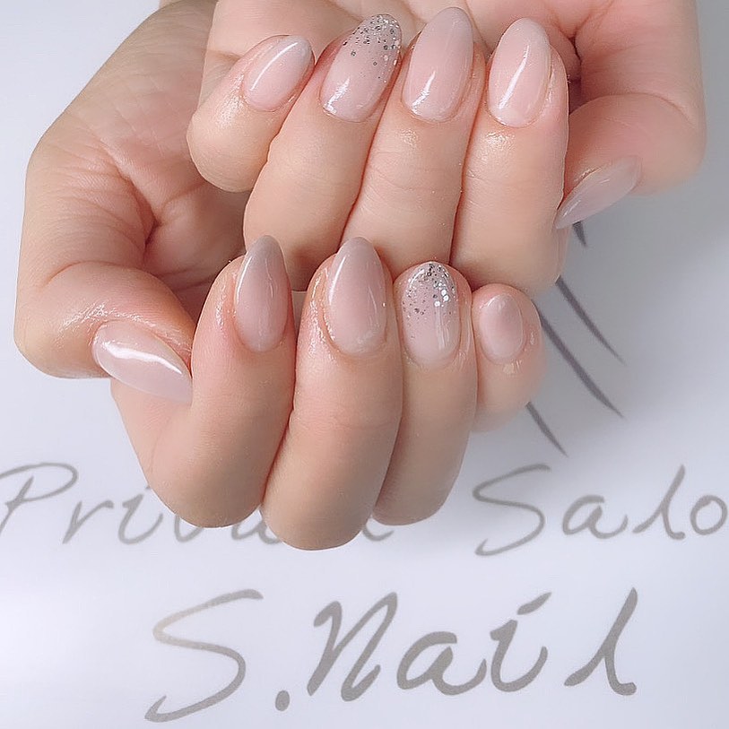 Simple gel ナチュラルグレーのグラデーション🫰🏻🤍 ネイルサロン エスネイル Private Salon S.Nail