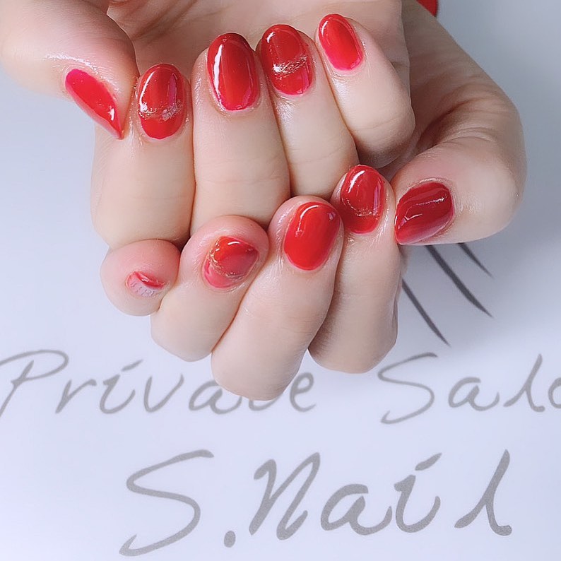 Design gel 3色の赤を使用してムラ感のある塗り方に♥️✨✨ ネイルサロン エスネイル Private Salon S.Nail