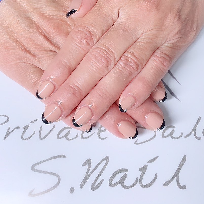 Design gel ベージュ✖︎ブラックフレンチ🖤ご旅行前にnailチェンジ✨✨ ネイルサロン エスネイル Private Salon S.Nail