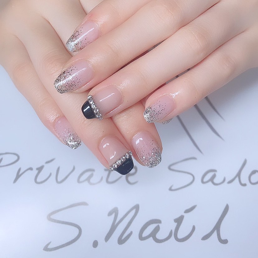 Simple gel ラメグラにチェーンブラックフレンチ🖤✨チェキ会📷の為にネイルチェンジ💅 ネイルサロン エスネイル Private Salon S.Nail