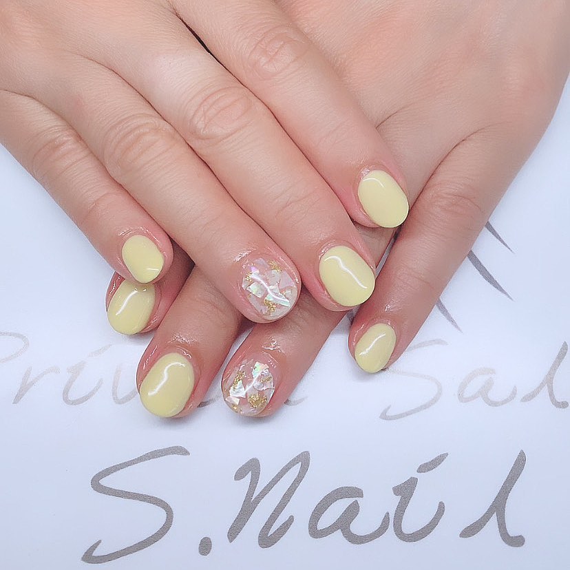 Simple gel yellow color..💛アートはシェル金箔に♪♪♪ ネイルサロン エスネイル Private Salon S.Nail