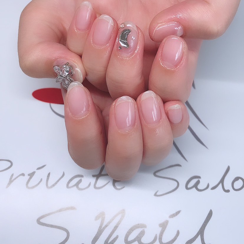 Simple gel クリアに🦋と🌙パーツ♡♡♡ ネイルサロン エスネイル Private Salon S.Nail