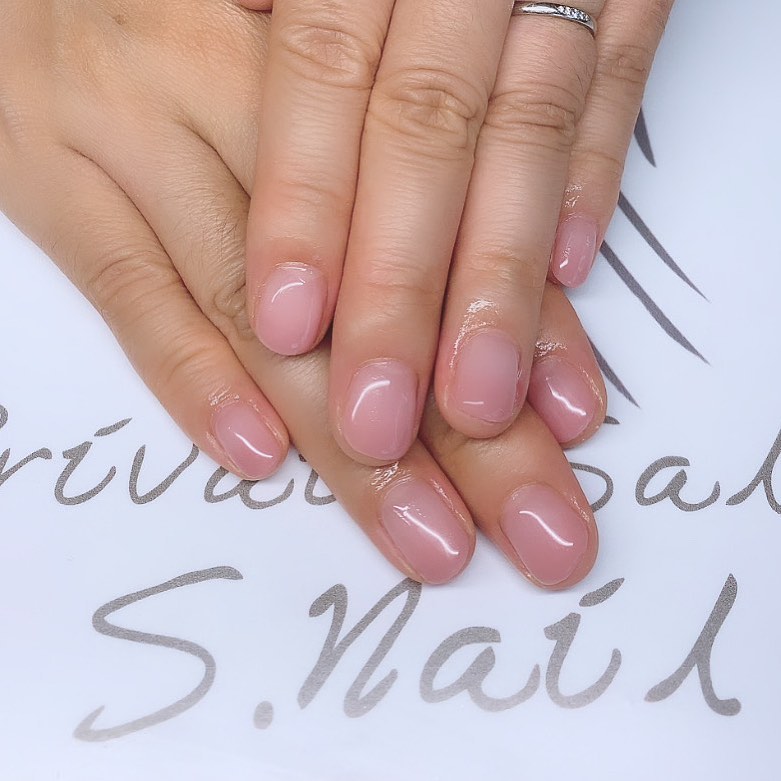 Simple gel お爪の保護や強度の目的としてナチュラルグラデーションはよく出てます！💕 ネイルサロン エスネイル Private Salon S.Nail