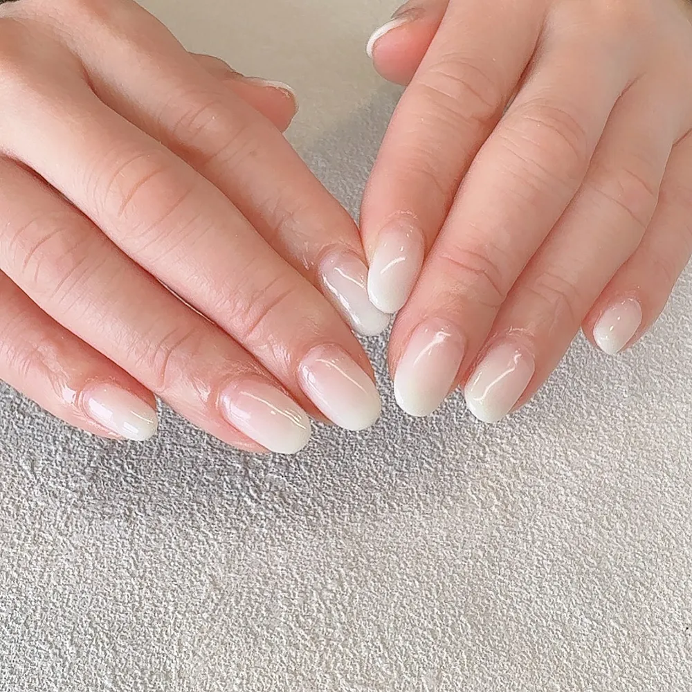 Gradation 透明感抜群の乳白色カラー💅🪽 ネイルサロン エスネイル Private Salon S.Nail