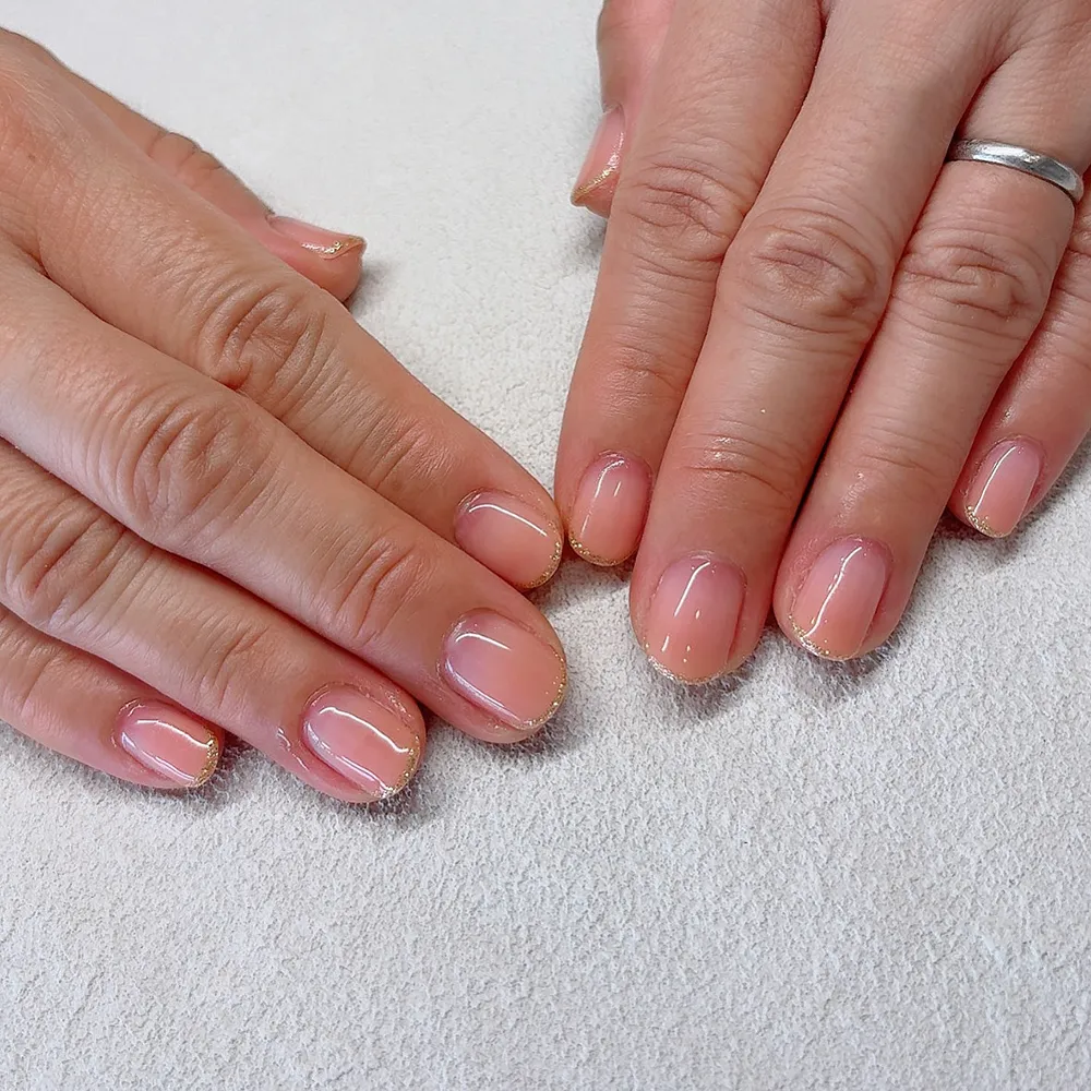 Design gel グラデーションに先端ラメライン🫰🏻✨ ネイルサロン エスネイル Private Salon S.Nail