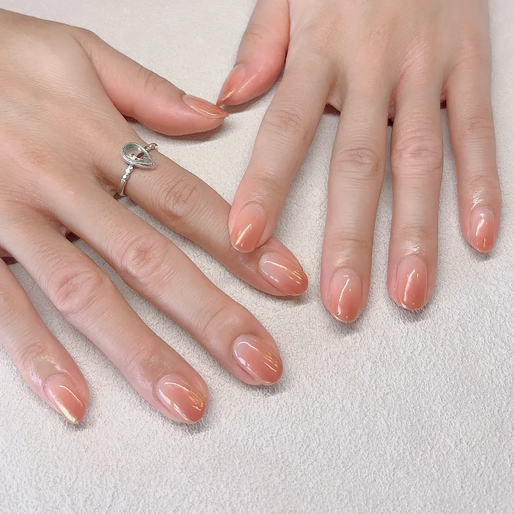 Design gel 🍊オリジナルオレンジグラデーション × オーロラ✨ 角度によってさりげなく輝く上品な仕上がり❤︎ ネイルサロン エスネイル Private Salon S.Nail