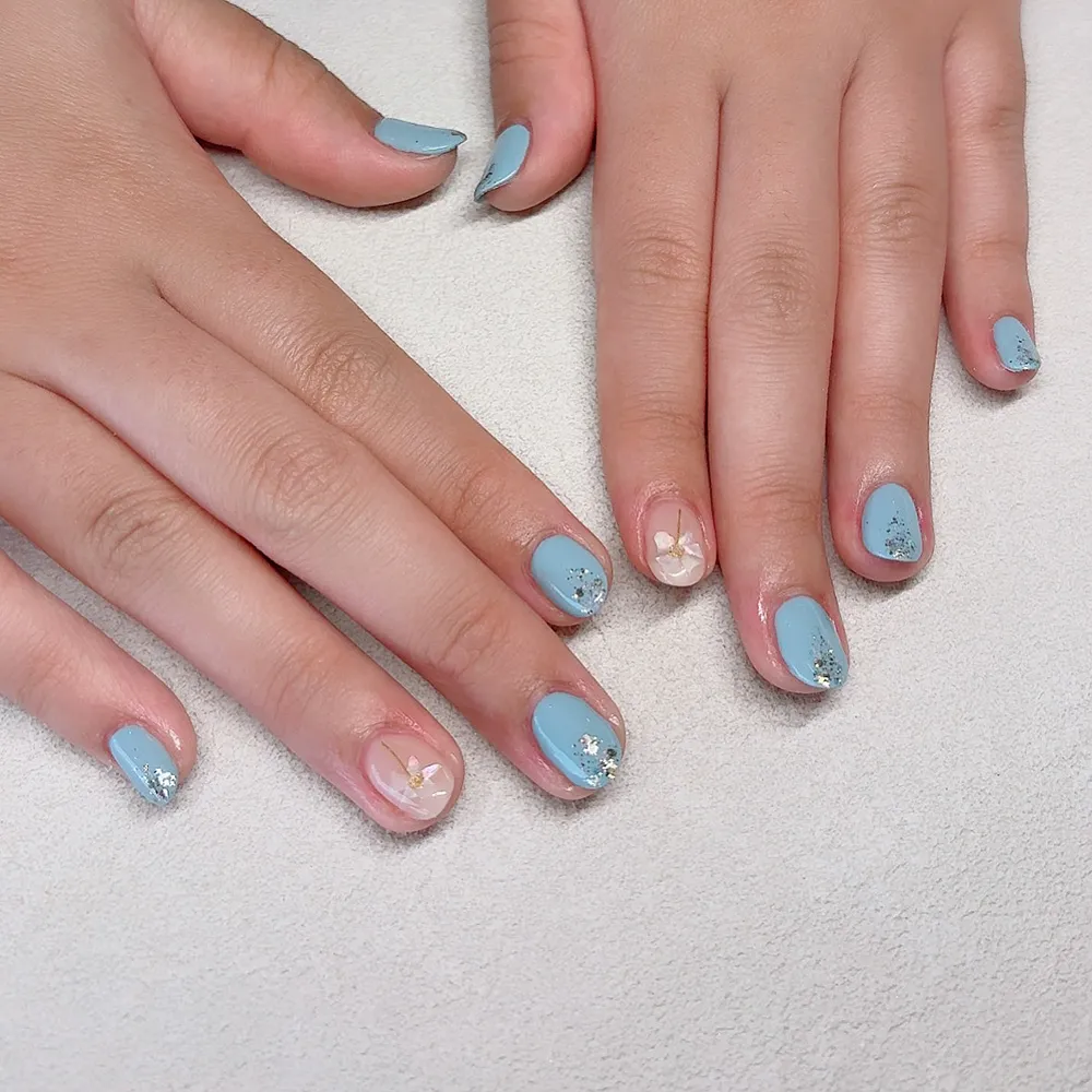 Design gel くすみblueにシェルアート🐚🩵✨ ネイルサロン エスネイル Private Salon S.Nail